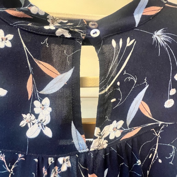 NWT Dark Navy Floral top - Picture 6 of 8